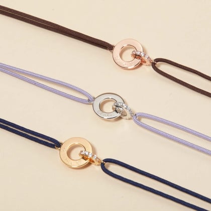 Collier personnalisé Mini Anneaux Entrelacés Cristal sur cordon Plaqué Or Merci Maman