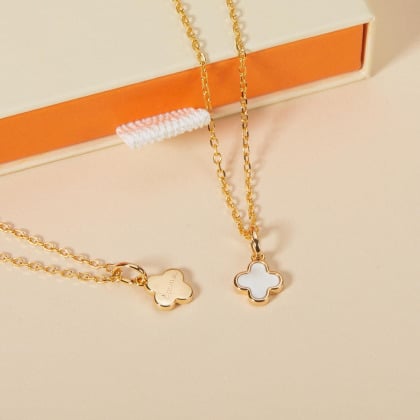 Collana Personalizzata Mini Croce a trifoglio Madreperla Placcaton in oro Merci Maman