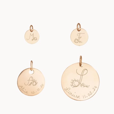 Charm personalizado Alfabeto Floral baño de oro merci maman
