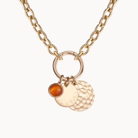 Personalisierte runde Lucky Charm Halskette mit gehämmertem Münz Duo und Geburtsstein vergoldet merci maman
