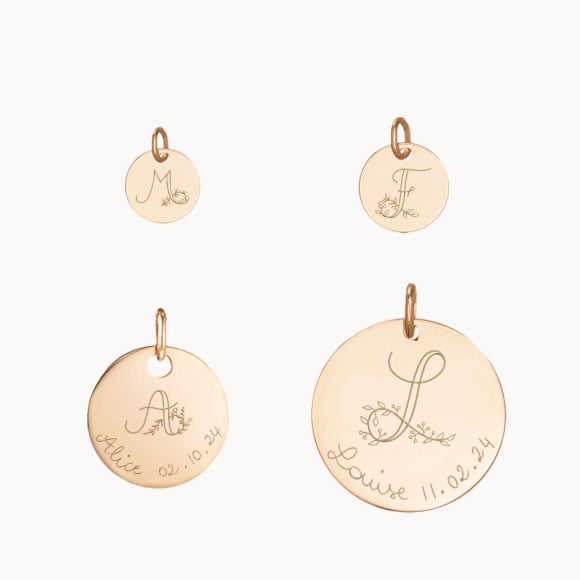 Charm personalizado Alfabeto Floral baño de oro merci maman