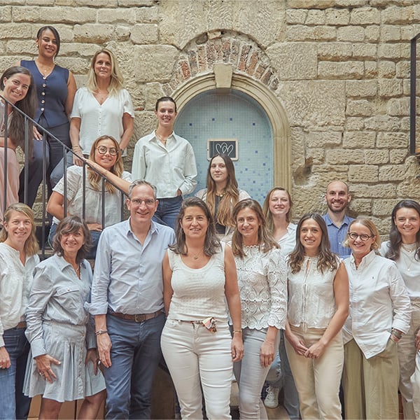 10 anni di emozioni incise a Parigi: l’atelier parigino Merci Maman festeggia il suo anniversario 