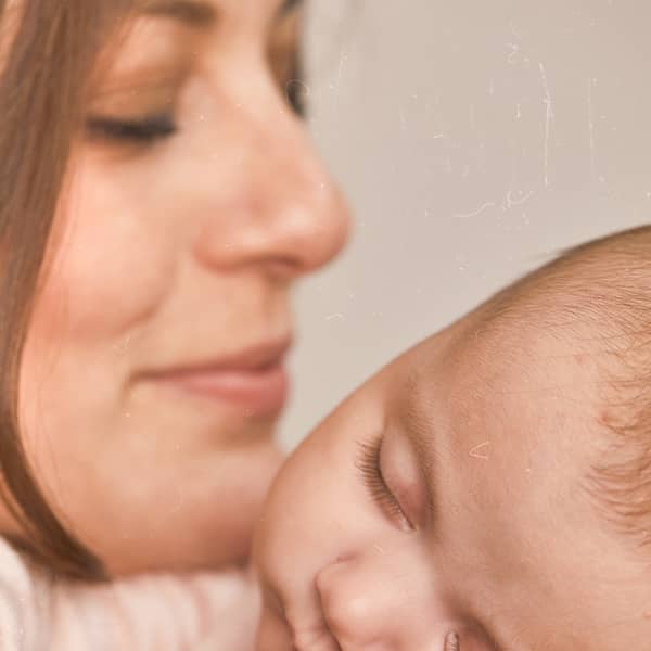Regalos para futuras madres: las joyas más originales 