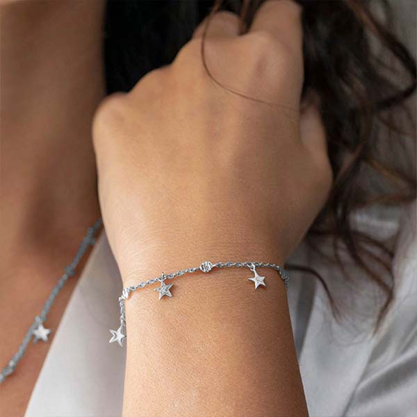 Guide cadeaux : 8 bijoux d'été incontournables