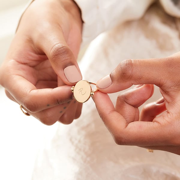 Cadeau d'automne : nos idées de bijoux personnalisés pour cette saison