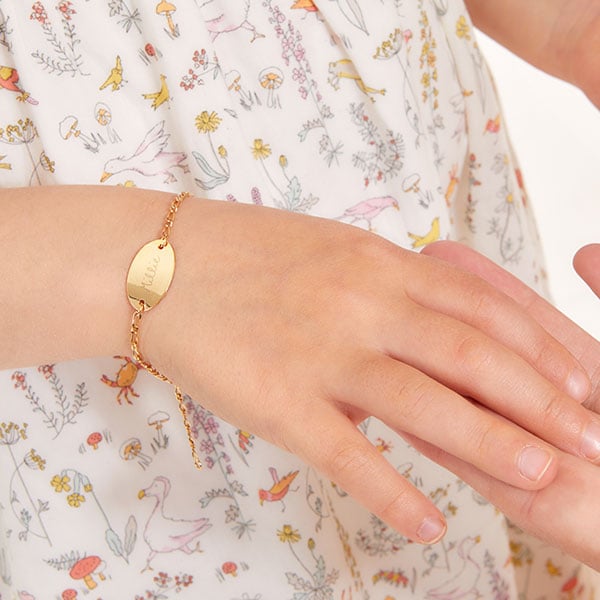 bracelet ovale sur chaîne plaqué or merci maman