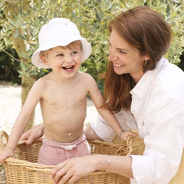 ¿Cómo combinar tus joyas personalizadas con tus looks de verano? 