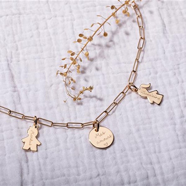 Collier Love Links Famille plaqué or gravé à la main