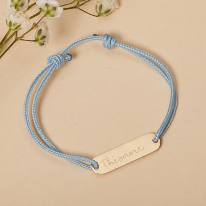 Pulsera personalizada con mini placa de oro de 9 kilates merci maman