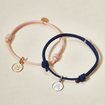 Pulsera personalizada con colgante de letra para niños baño de oro merci maman