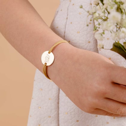 Pulsera personalizada con ilustración de bautizo y comunión baño de oro merci maman