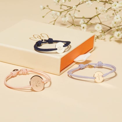 Pulsera personalizada con ilustración de bautizo y comunión baño de oro merci maman