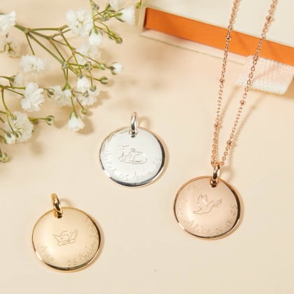Collana con medaglia con illustrazione personalizzata per Battesimo o Comunione placcato in oro merci maman