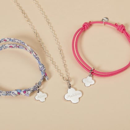 Collar personalizado para niña con mini cruz de trébol Baño de oro Merci Maman