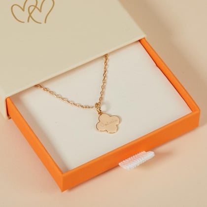 Collar personalizado para niña con mini cruz de trébol Baño de oro Merci Maman