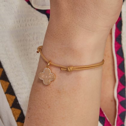 Pulsera personalizada con cruz de trébol en cristal baño de oro merci maman