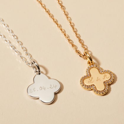 Acquista un ciondolo croce a trifoglio personalizzato placcato in oro merci maman