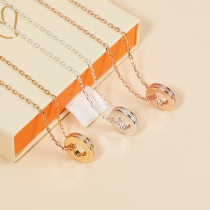 Collar personalizado Unión con nombre y cruz Baño de oro Merci Maman