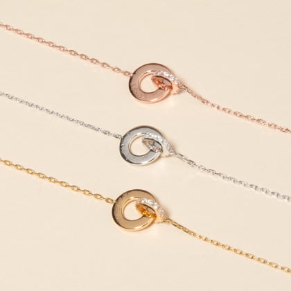Bracelet personnalisé sur chaîne Anneaux Entrelacés Cristal plaqué or Merci Maman