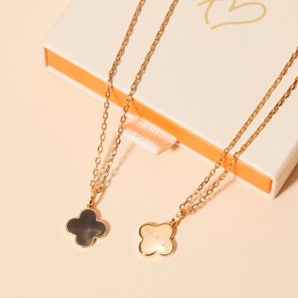 Collana personalizzata croce a trifoglio di smalto placcato in oro merci maman