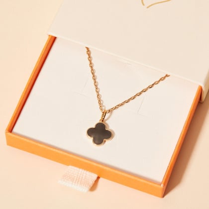 Collana personalizzata croce a trifoglio di smalto placcato in oro merci maman