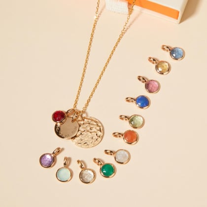 Personalisierte gehämmerte Münz Duo Halskette mit Geburtsstein vergoldet peridot merci maman