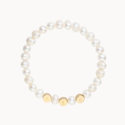 Bracciale personalizzato con iniziali e perline bianche placcato in oro merci maman