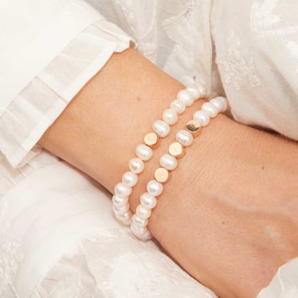 Bracciale personalizzato con iniziali e perline bianche placcato in oro merci maman