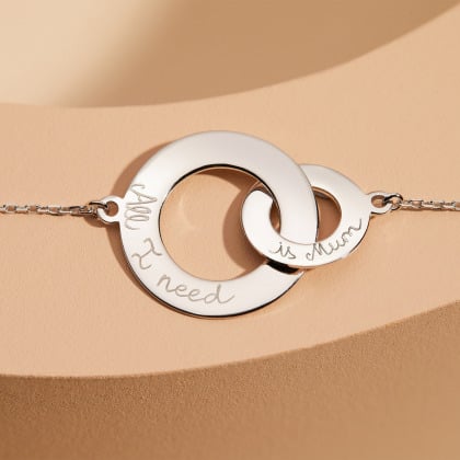 Bracelet personnalisé Anneaux Entrelacés sur chaîne argent merci maman