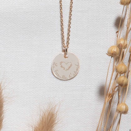 Personalisierte mittlere florale Alphabet Halskette