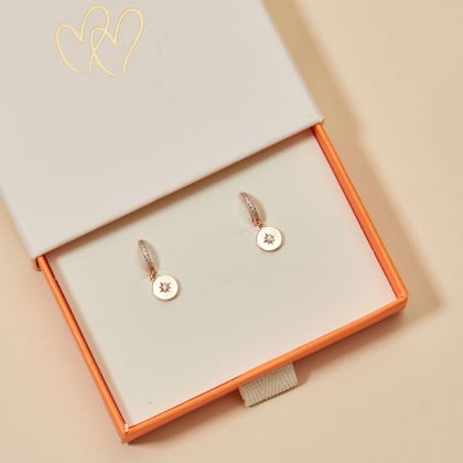 Pendientes con mini estrella de cristal baño de oro merci maman