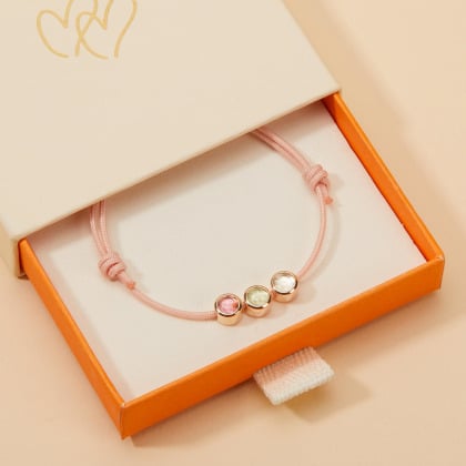 Pulsera personalizada con piedra de nacimiento e inicial baño de oro merci maman