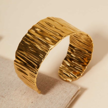 Bracciale rigido ampio in acciaio dorato merci maman