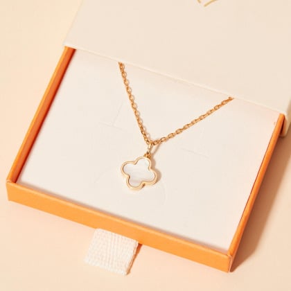 Collier personnalisé Croix Romane Nacre plaqué or merci maman