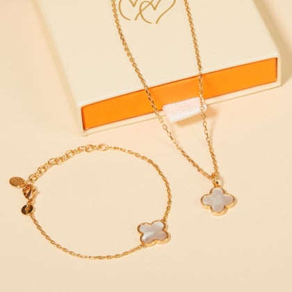 Pulsera personalizada de cadena con cruz de trébol de nácar baño de oro merci maman