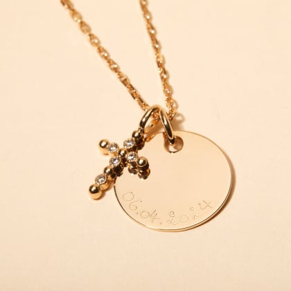 Collana personalizzata con disco e croce di perline placcato in oro merci maman