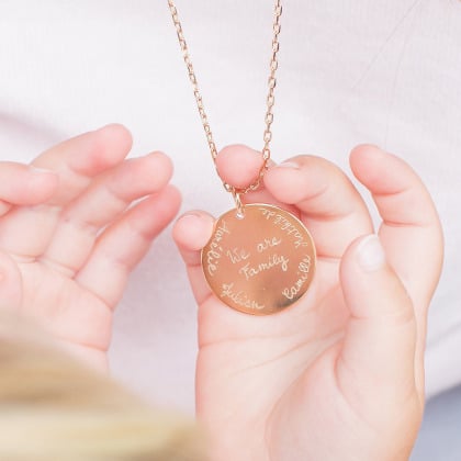 Personalisierte We Are Family Halskette vergoldet merci maman