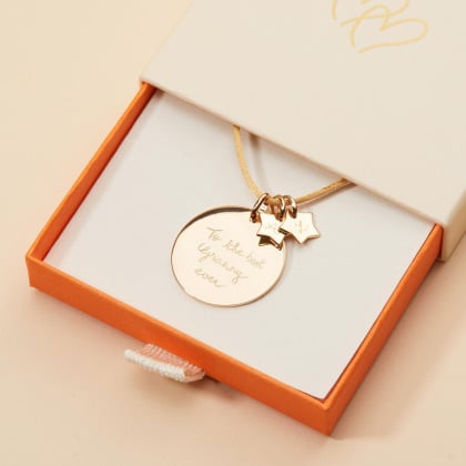 Personalisierte Satin Halskette mit großem Plättchen und Anhängern vergoldet merci maman