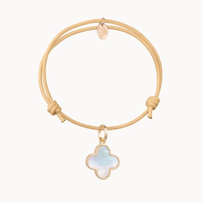 Bracciale personalizzato con croce a trifoglio di madreperla placcato in oro merci maman