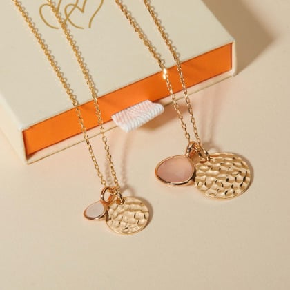 Collier Petit Disque Martelé & Petite Pierre Fine personnalisé merci maman