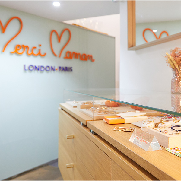 10 years of emotions engraved in Paris: the Parisian workshop of Merci Maman celebrates its anniversary