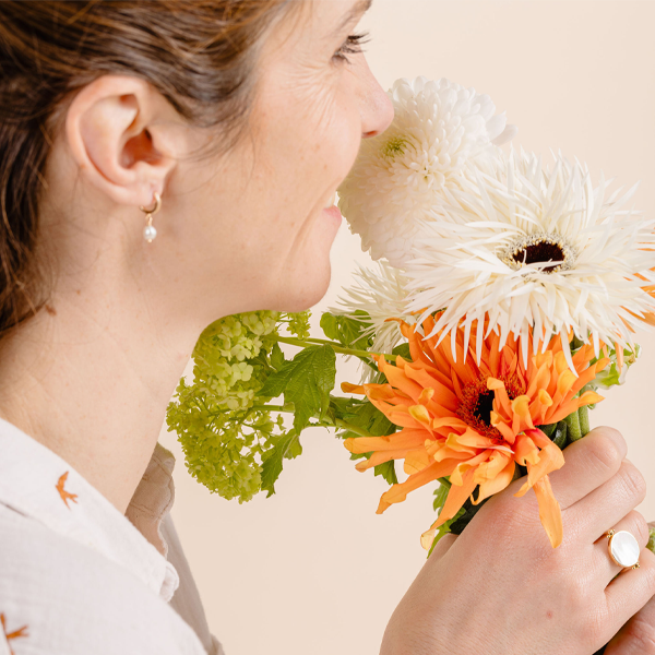 Warum ein graviertes Schmuckstück im Frühling das perfekte Geschenk ist