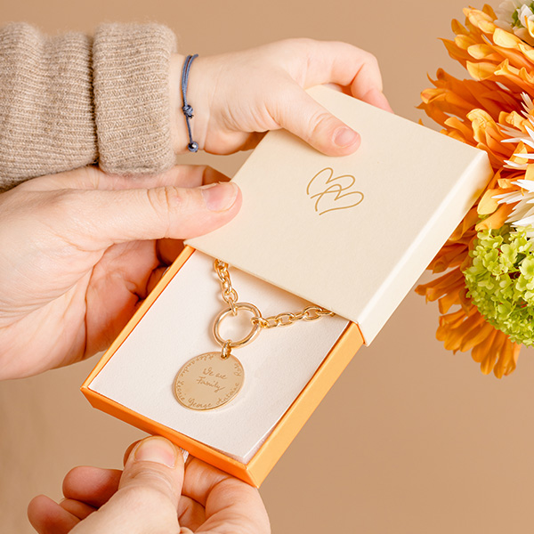 Personalised Jewellery to Tell Your Family Story: Everything You Need to Know!