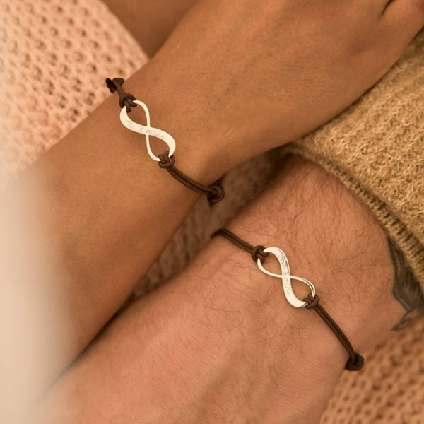 Symbole der Liebe für eine Gravur auf Schmuck