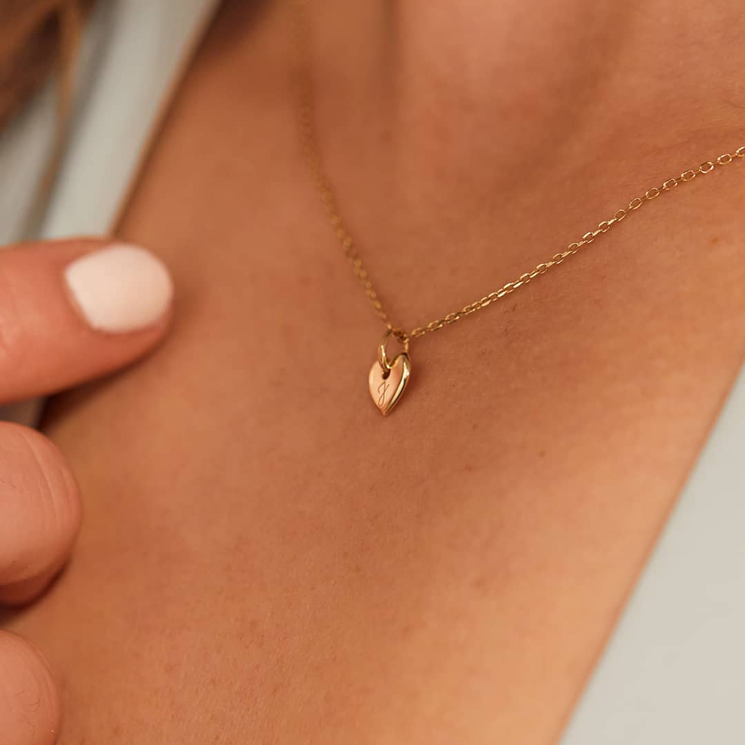 Fine mini heart necklace