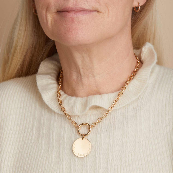 Personalisierte runde Lucky Charm Halskette mit großem Plättchen vergoldet merci maman