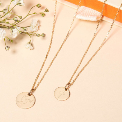 Collar personalizado en oro de 9 kilates con ilustración de bautizo o comunión merci maman