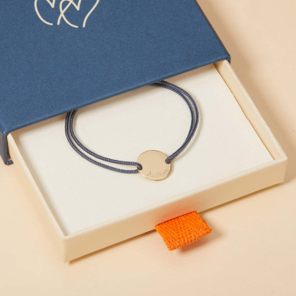 Pulsera con mini medalla personalizada de oro de 9 kilates merci maman