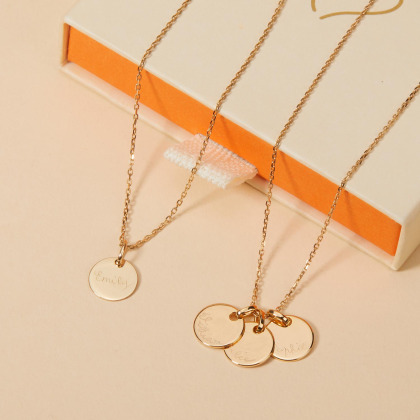 Collar personalizado con nombre en oro de 9 kilates merci maman