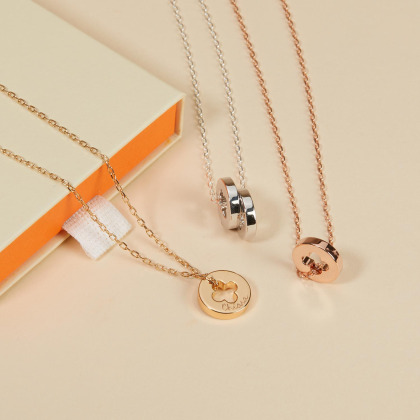 Collier personnalisé Unity Croix Romane Prénom Doré à l'or fin Merci Maman